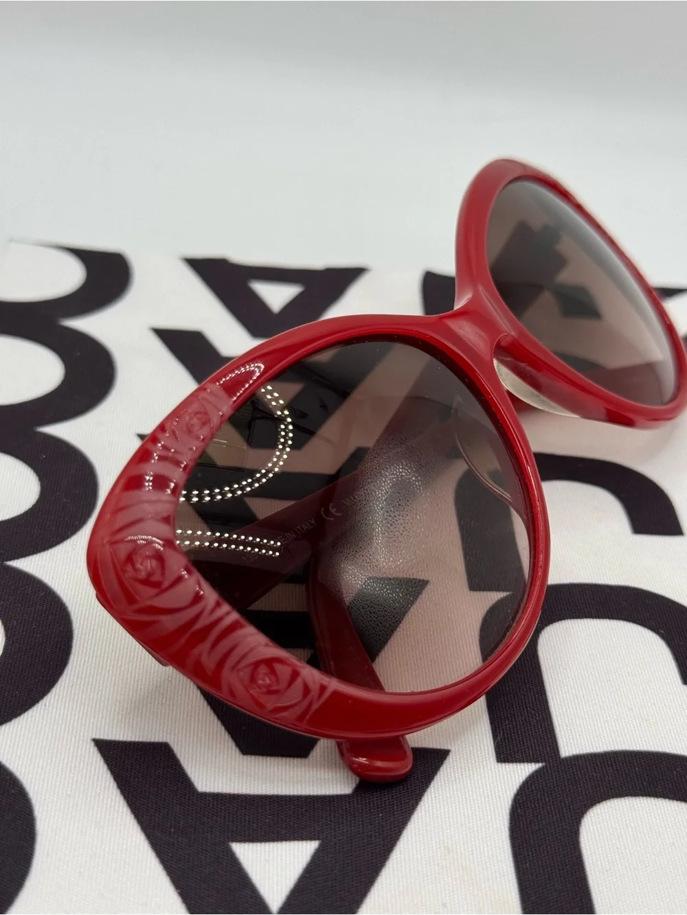 Valentino V617S Red Cat-Eye Women’s Sunglasses Floral Sculpting Italy Rare Pair